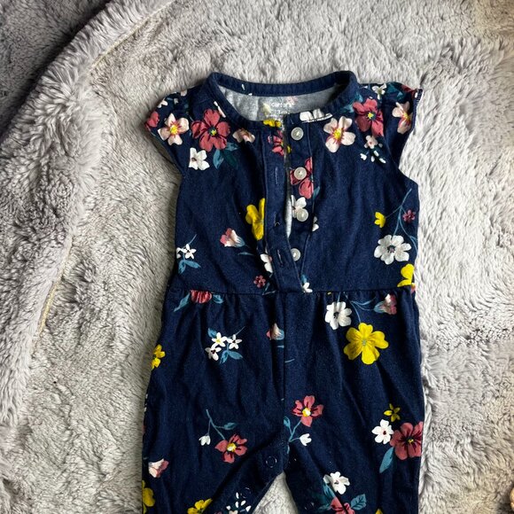 Carter's Infant Girls 2 piece set 3 months - Picture 2 of 5